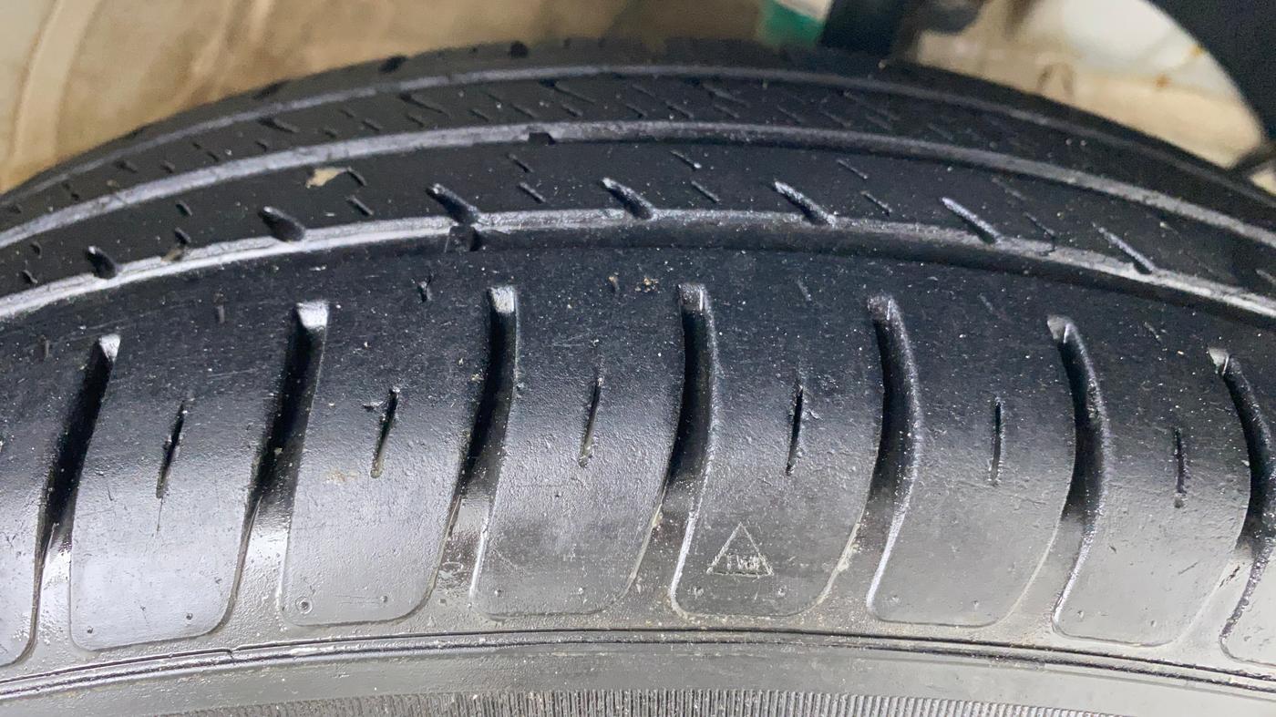 2021 Maruti Swift VXI, Petrol, Manual, 25,401 km, Right Front Tyre Tread