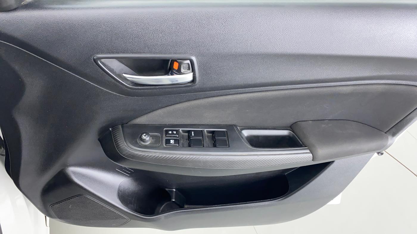 2021 Maruti Swift VXI, Petrol, Manual, 25,401 km, Driver Side Door Panels Control