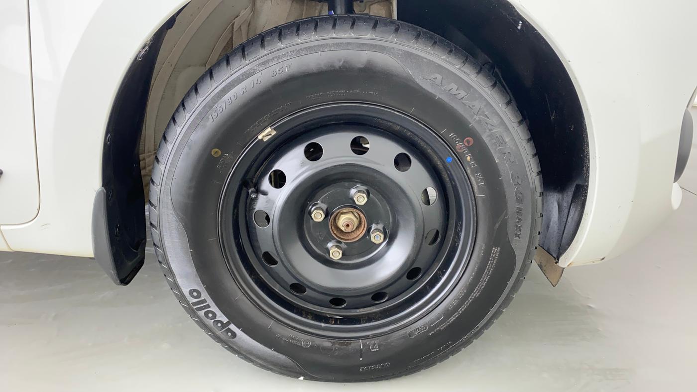 2021 Maruti Swift VXI, Petrol, Manual, 25,401 km, Right Front Wheel