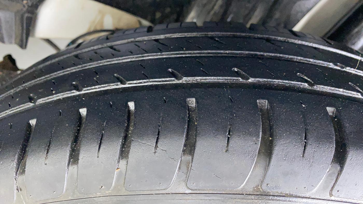 2021 Maruti Swift VXI, Petrol, Manual, 25,401 km, Left Rear Tyre Tread
