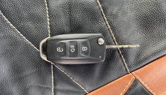 2017 Tata Tiago XT PETROL, Petrol, Manual, 27,057 km, Key Close Up