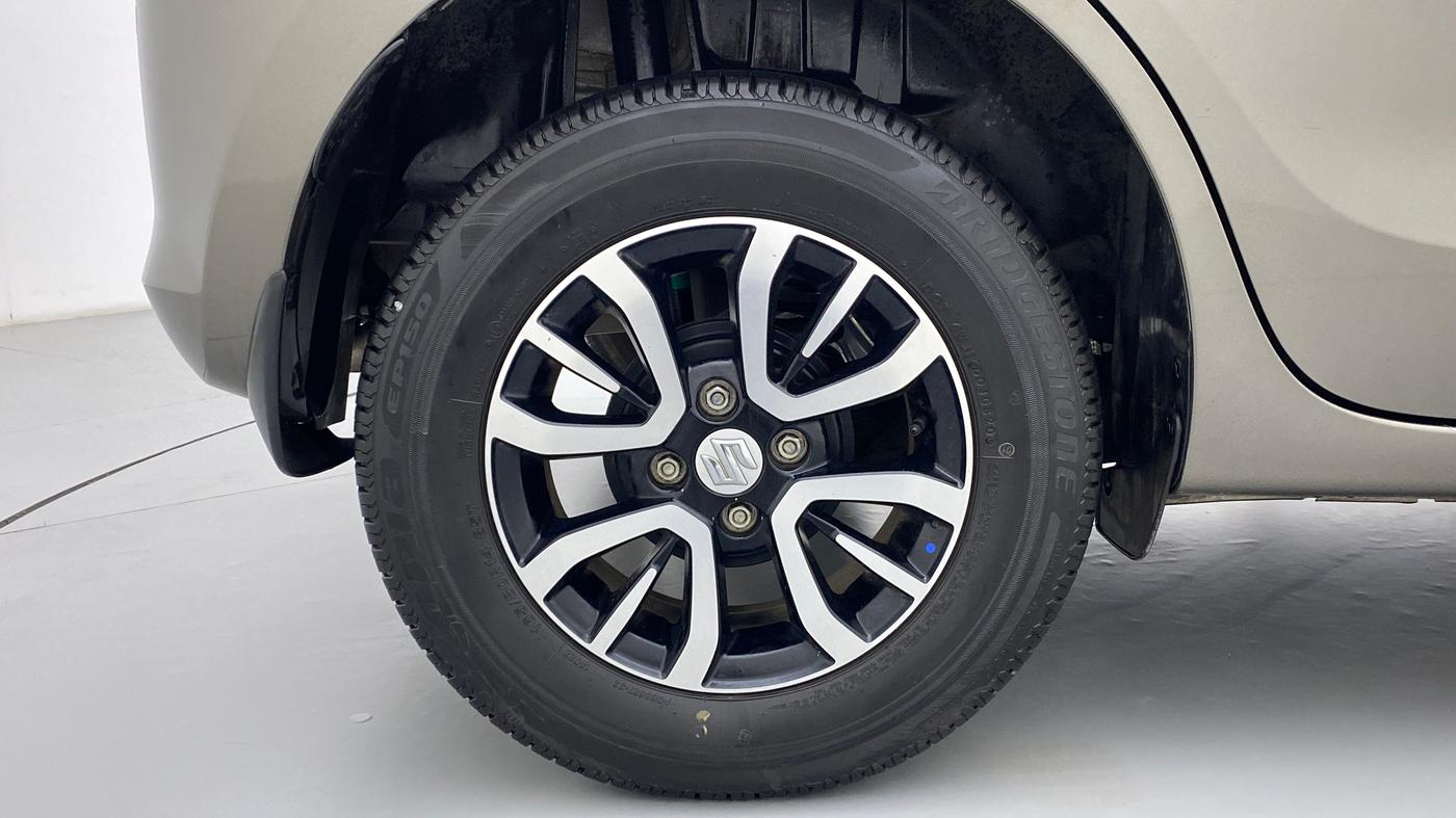 2020 Maruti Swift VXI D, Petrol, Manual, 11,035 km, Right Rear Wheel