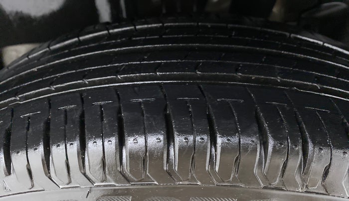 2020 Maruti Swift VXI D, Petrol, Manual, 11,035 km, Left Rear Tyre Tread