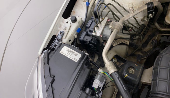 2021 Maruti Vitara Brezza VXI, Petrol, Manual, 61,054 km, Right headlight - Clamp has minor damage