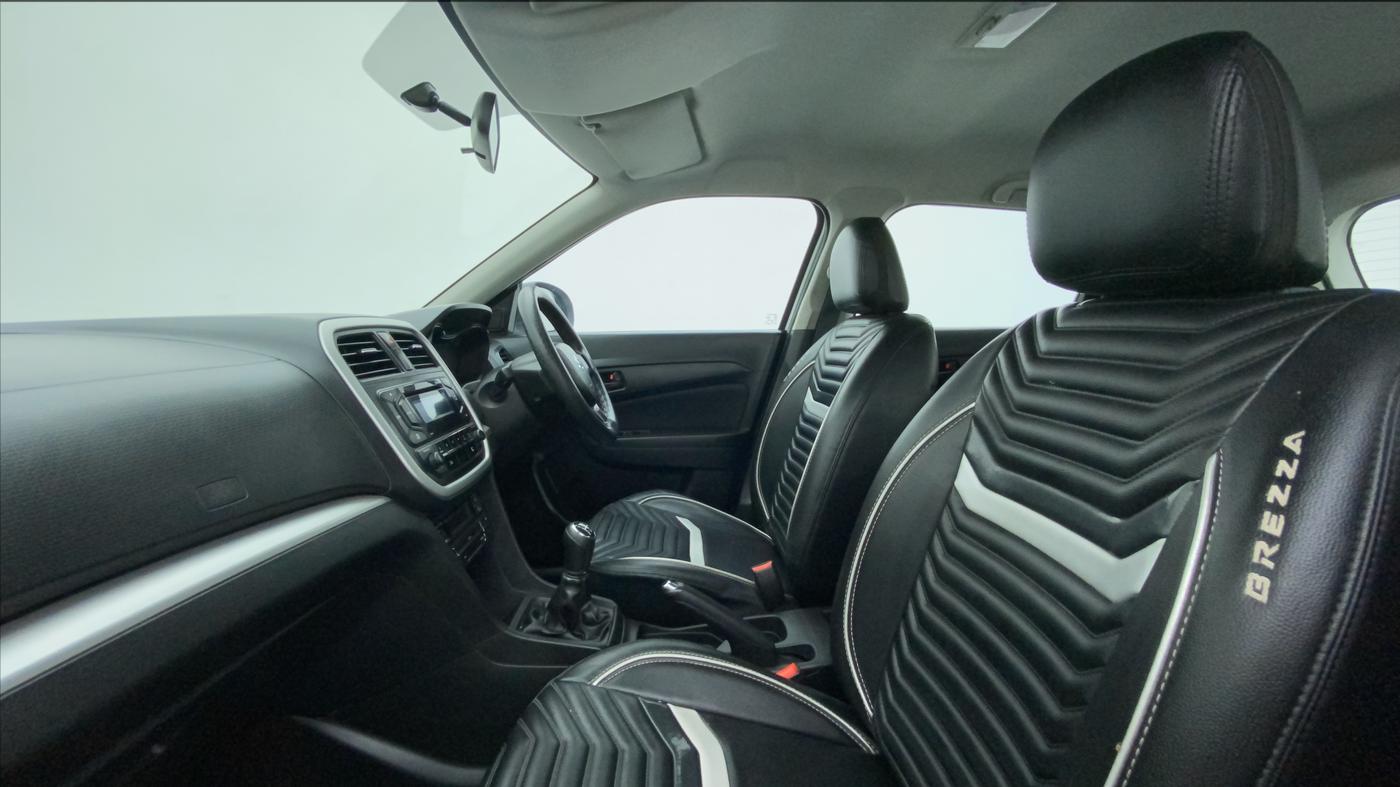2021 Maruti Vitara Brezza VXI, Petrol, Manual, 61,054 km, Right Side Front Door Cabin