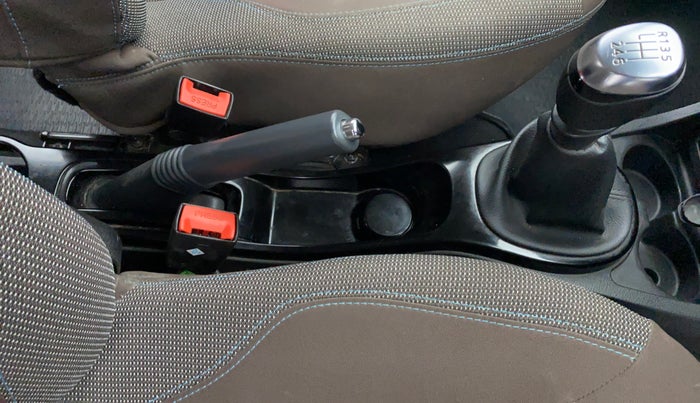 2019 Renault Duster RXZ DIESEL 110, Diesel, Manual, 44,416 km, Gear Lever
