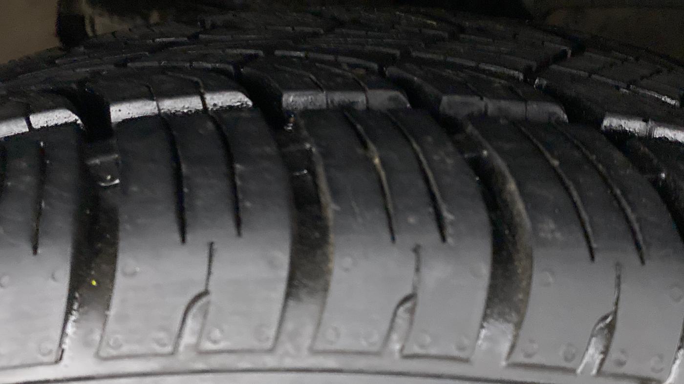 2017 Tata Hexa Varicor 400 XTA, Diesel, Automatic, 78,916 km, Left Front Tyre Tread
