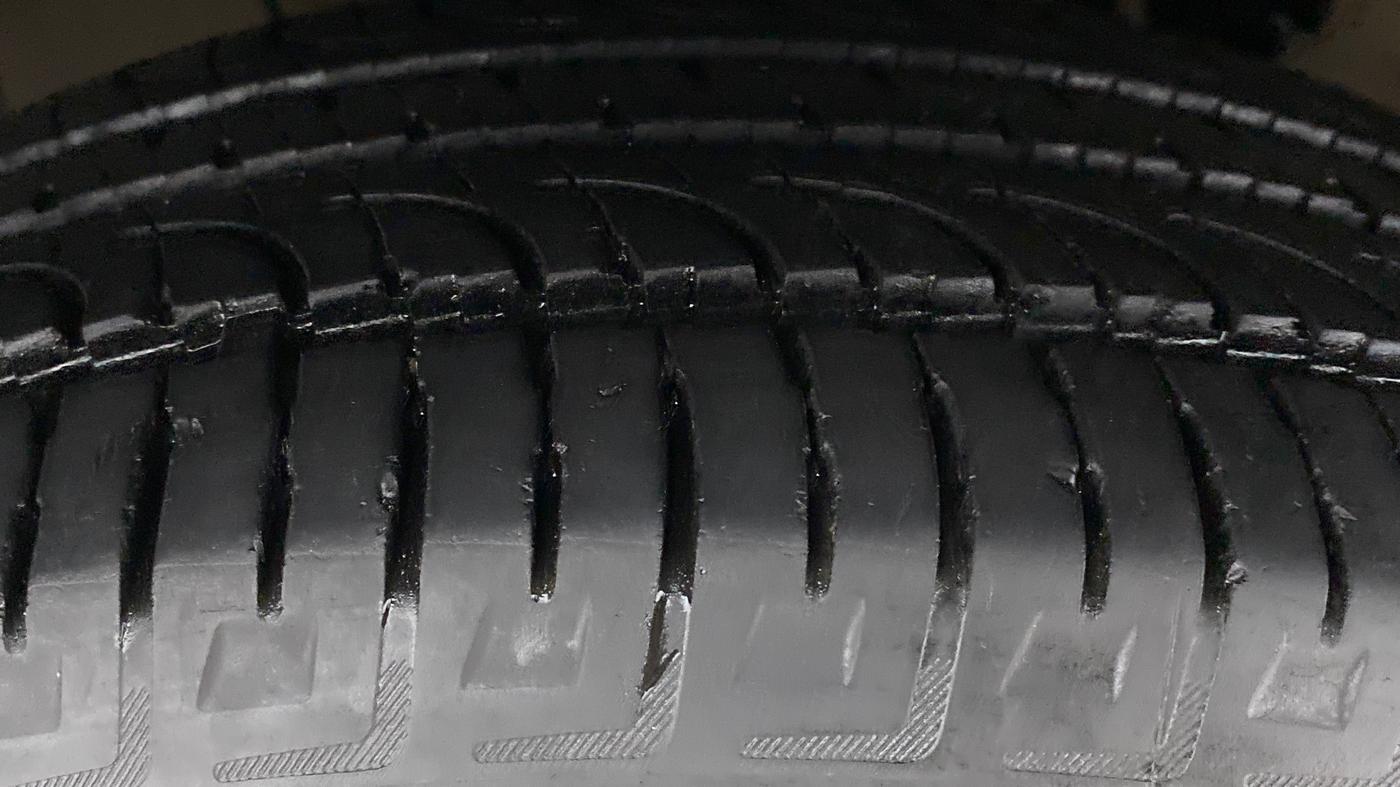 2017 Tata Hexa Varicor 400 XTA, Diesel, Automatic, 78,916 km, Right Front Tyre Tread
