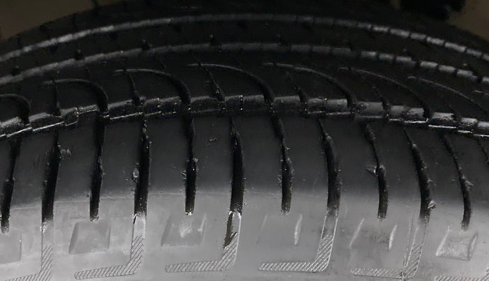 2017 Tata Hexa Varicor 400 XTA, Diesel, Automatic, 78,916 km, Right Front Tyre Tread