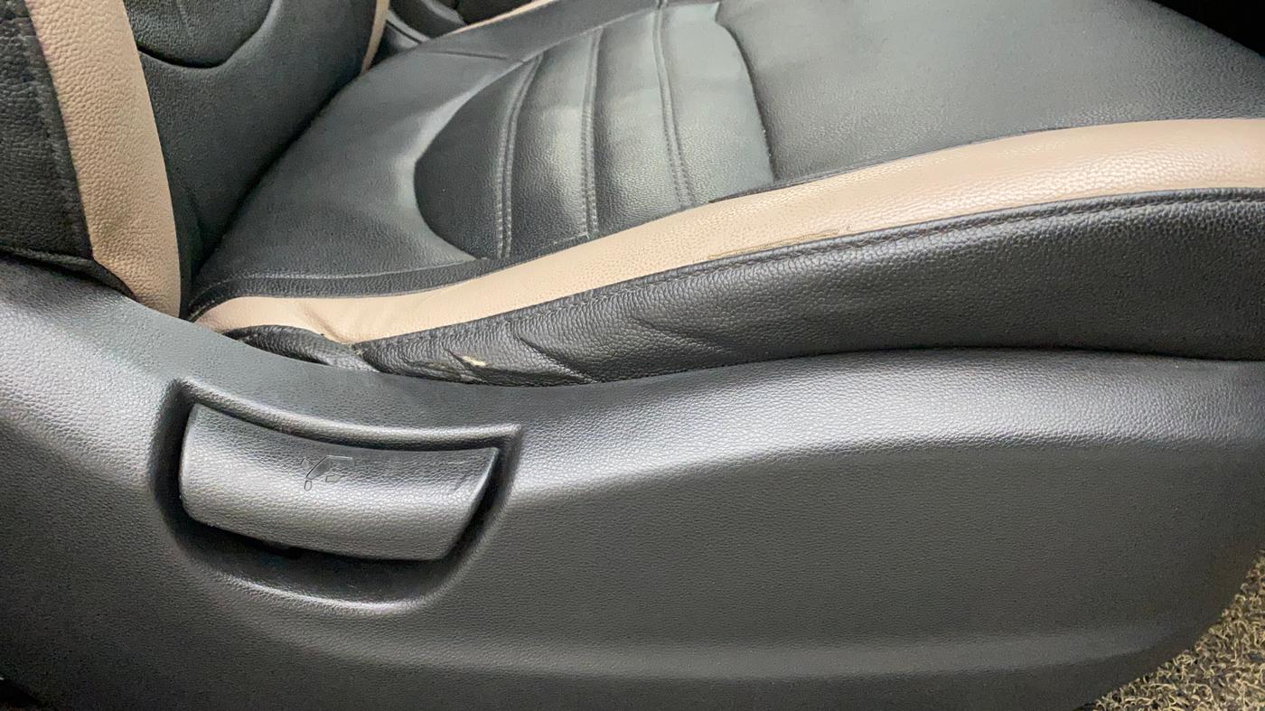 2017 Hyundai Creta E PLUS 1.6 PETROL, Petrol, Manual, 57,918 km, Driver Side Adjustment Panel