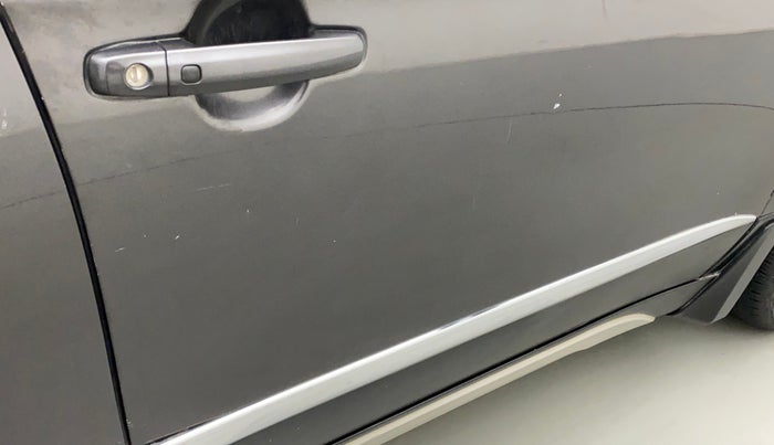 2018 Maruti S Cross ZETA 1.3, Diesel, Manual, 1,22,827 km, Driver-side door - Slightly dented