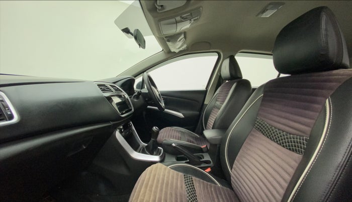 2018 Maruti S Cross ZETA 1.3, Diesel, Manual, 1,22,827 km, Right Side Front Door Cabin