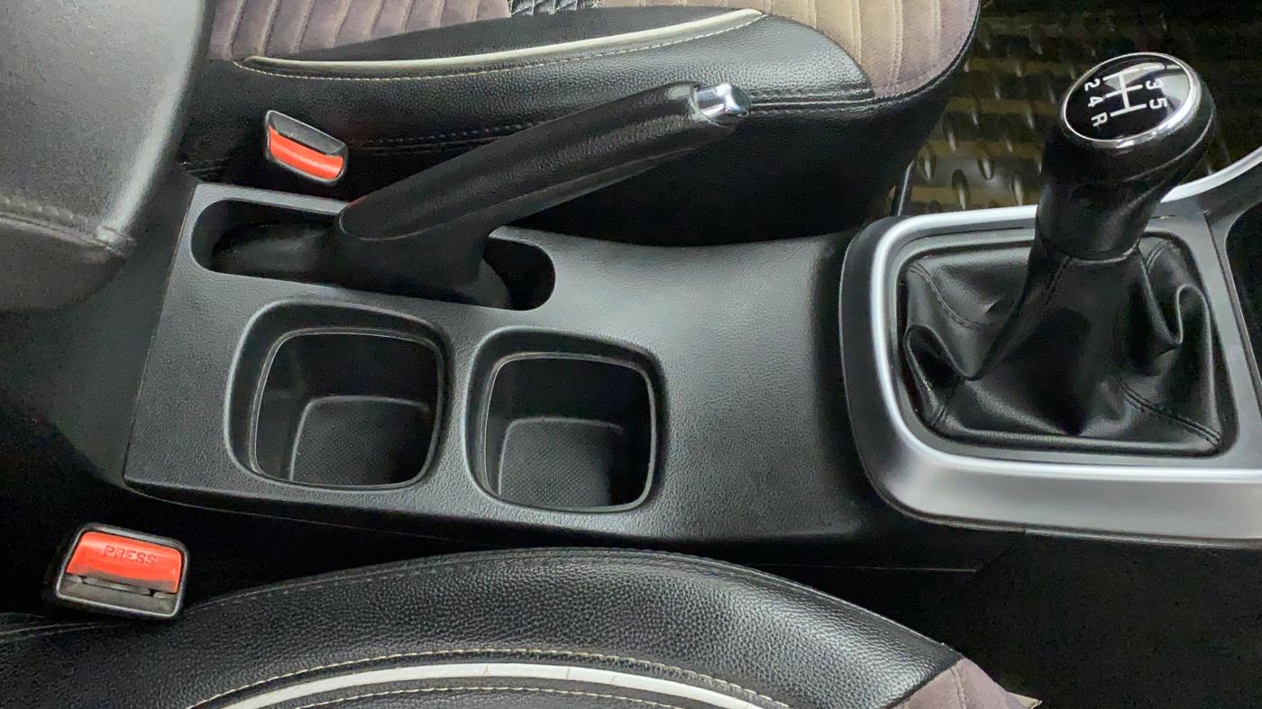 2018 Maruti S Cross ZETA 1.3, Diesel, Manual, 1,22,827 km, Gear Lever