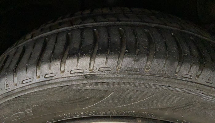 2015 Hyundai Xcent S 1.2, Petrol, Manual, 63,696 km, Right Front Tyre Tread