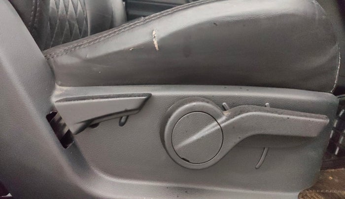 2022 Mahindra Thar LX HT PETROL 4WD MT, Petrol, Manual, 12,091 km, Driver Side Adjustment Panel