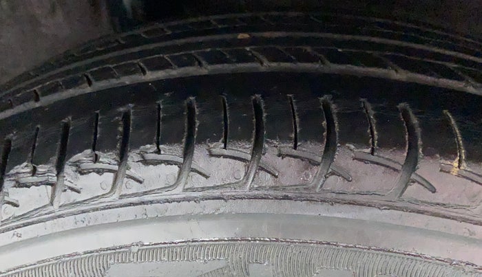 2015 Honda Jazz 1.2L I-VTEC V AT, Petrol, Automatic, 53,282 km, Right Rear Tyre Tread