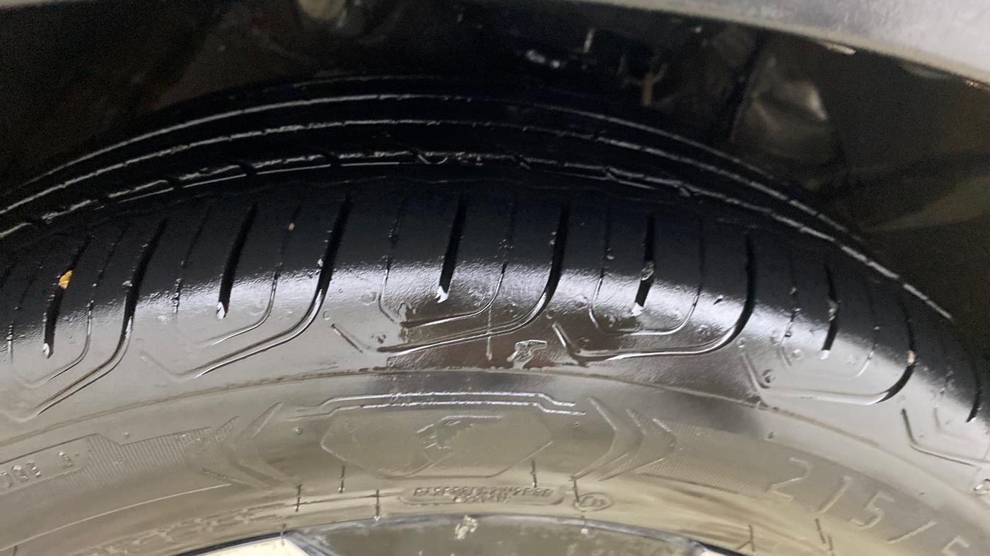 2024 Mahindra XUV 3XO AX7L 1.2 Petrol AT, Petrol, Automatic, 27,641 km, Right Front Tyre Tread