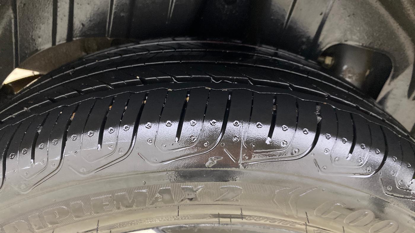 2024 Mahindra XUV 3XO AX7L 1.2 Petrol AT, Petrol, Automatic, 27,641 km, Right Rear Tyre Tread