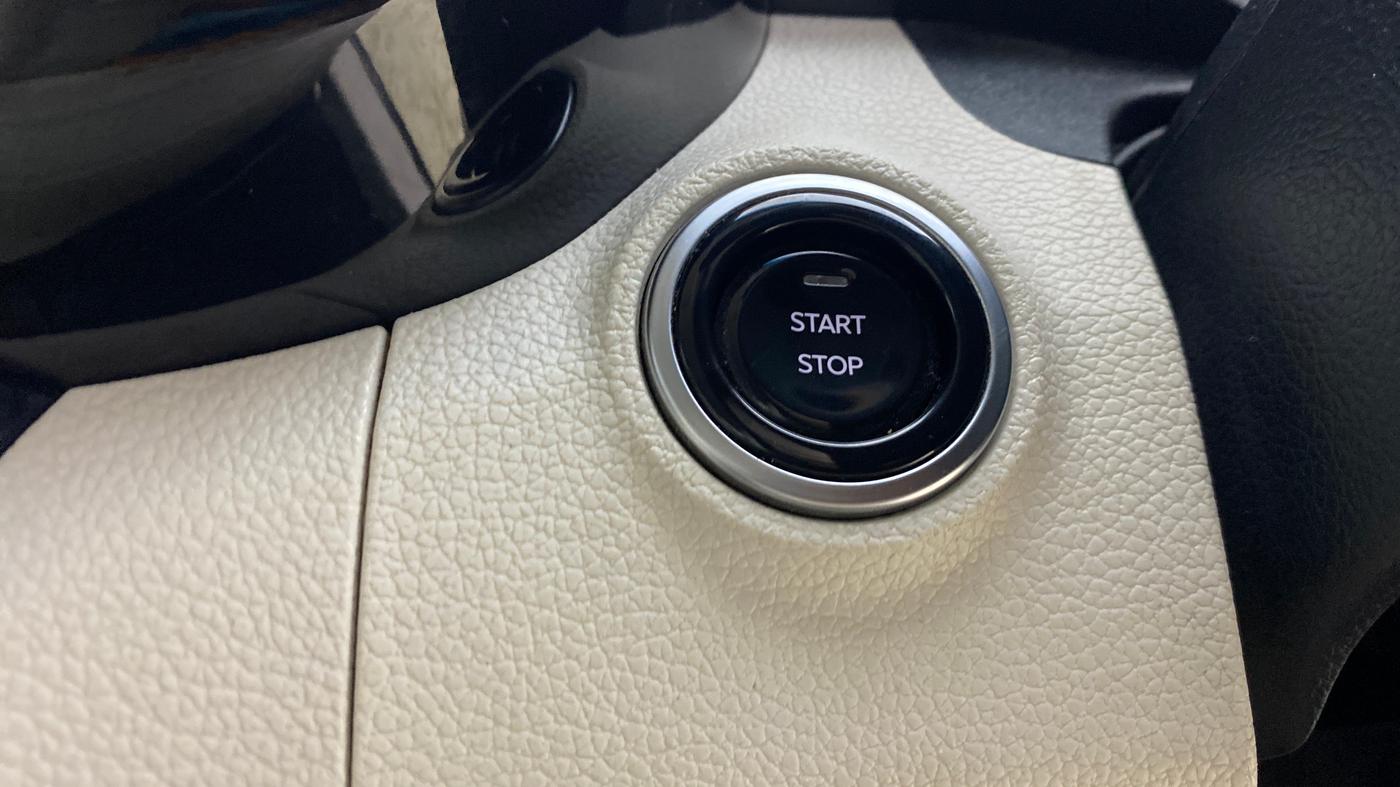 2024 Mahindra XUV 3XO AX7L 1.2 Petrol AT, Petrol, Automatic, 27,641 km, Keyless Start/ Stop Button