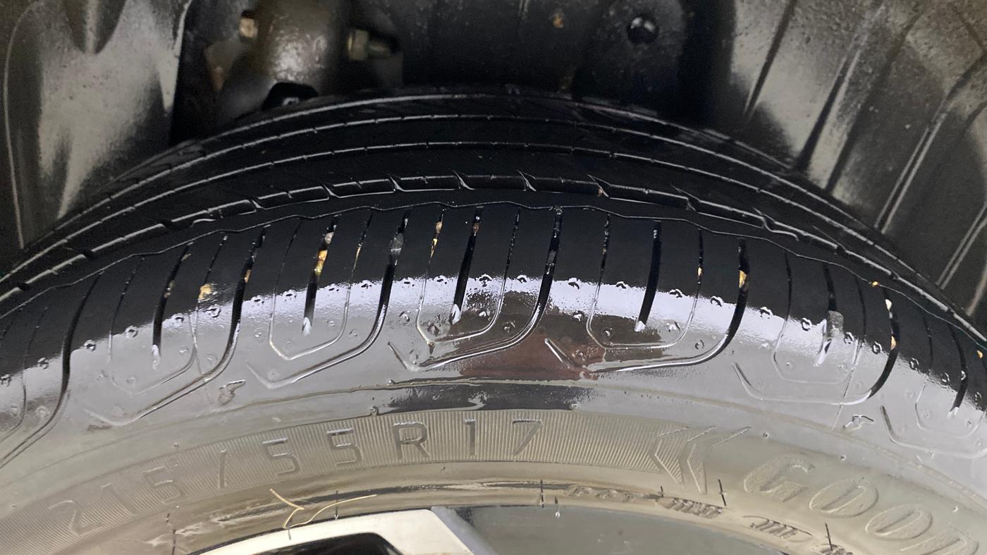 2024 Mahindra XUV 3XO AX7L 1.2 Petrol AT, Petrol, Automatic, 27,641 km, Left Rear Tyre Tread