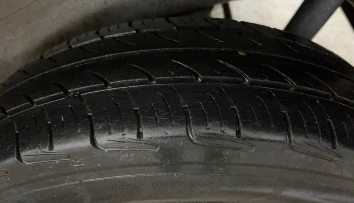 2014 Maruti Wagon R 1.0 LXI, Petrol, Manual, 58,492 km, Left Rear Tyre Tread