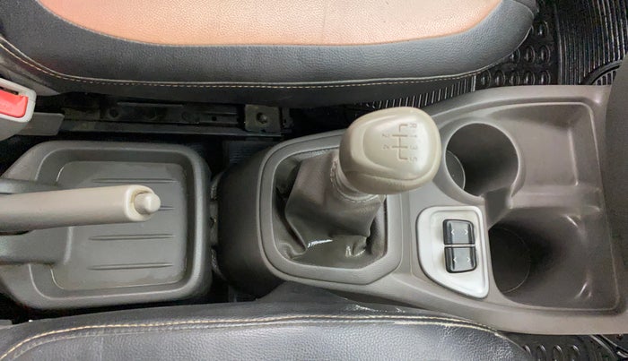 2016 Datsun Redi Go T (O), Petrol, Manual, 58,519 km, Gear Lever