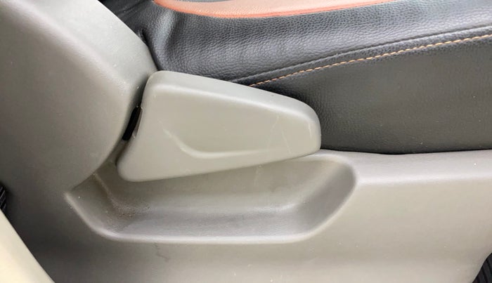 2016 Datsun Redi Go T (O), Petrol, Manual, 58,519 km, Driver Side Adjustment Panel