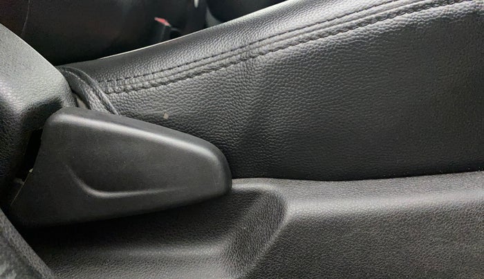 2021 Renault Kwid RXT 1.0 (O), Petrol, Manual, 37,048 km, Driver Side Adjustment Panel
