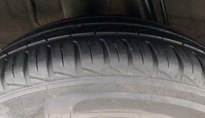 2021 Renault Kwid RXT 1.0 (O), Petrol, Manual, 37,048 km, Right Rear Tyre Tread