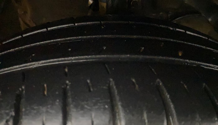 2022 Maruti Swift ZXI AMT, Petrol, Automatic, 41,464 km, Right Front Tyre Tread