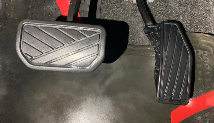 2022 Maruti Swift ZXI AMT, Petrol, Automatic, 41,464 km, Pedals