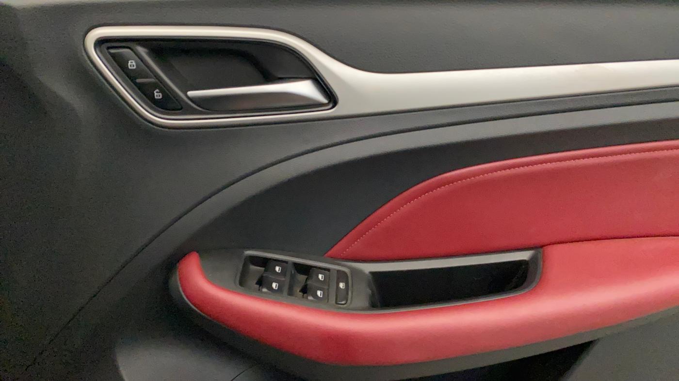 2022 MG ASTOR SAVVY 1.5 CVT S RED, Petrol, Automatic, 14,045 km, Driver Side Door Panels Control