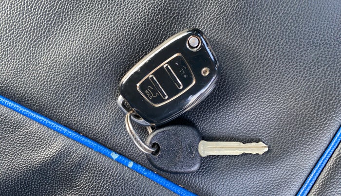 2022 Hyundai VENUE S 1.2, Petrol, Manual, 37,067 km, Key Close Up
