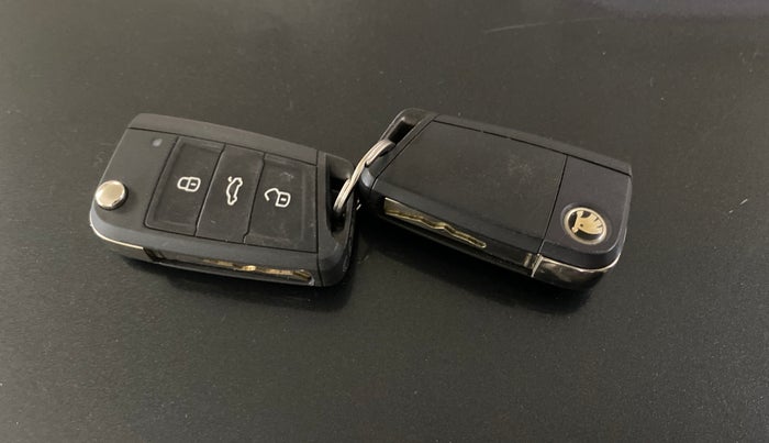 2022 Skoda SLAVIA AMBITION 1.0L TSI AT, Petrol, Automatic, 81,928 km, Key Close Up