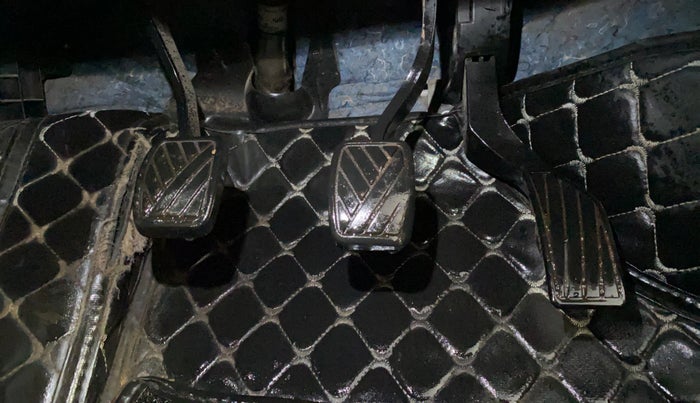 2020 Maruti S Cross ZETA 1.5, Petrol, Manual, 1,07,423 km, Pedals