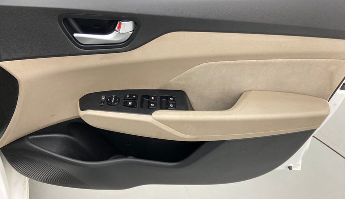 2017 Hyundai Verna 1.6 EX CRDI, Diesel, Manual, 66,535 km, Driver Side Door Panels Control
