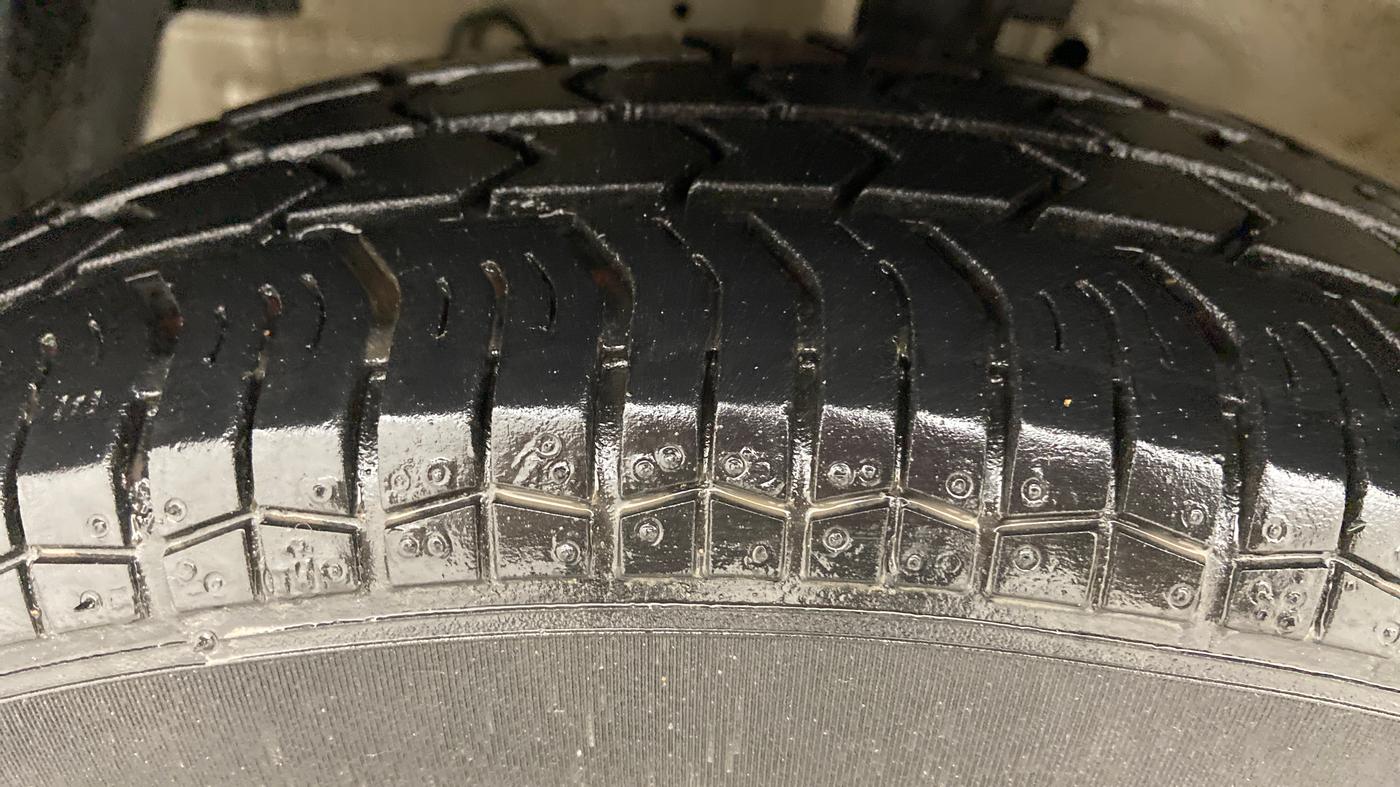 2016 Maruti Swift LXI (O), Petrol, Manual, 30,150 km, Left Front Tyre Tread