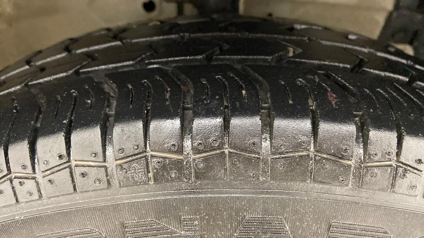 2016 Maruti Swift LXI (O), Petrol, Manual, 30,150 km, Right Front Tyre Tread