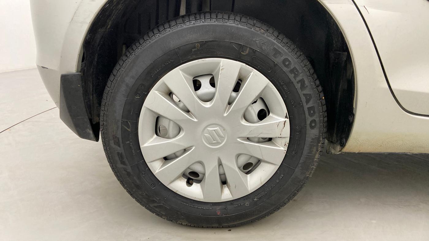 2016 Maruti Swift LXI (O), Petrol, Manual, 30,150 km, Right Rear Wheel