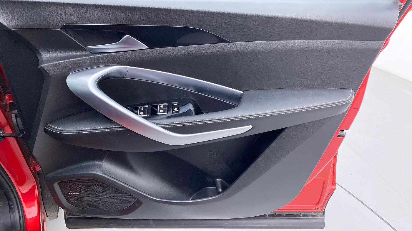 2020 MG HECTOR SHARP DCT PETROL, Petrol, Automatic, 17,655 km, Driver Side Door Panels Control