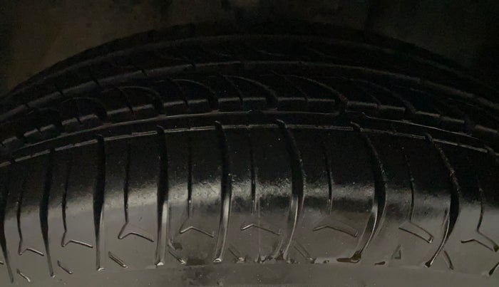 2014 Datsun Go T, Petrol, Manual, 1,17,633 km, Right Front Tyre Tread