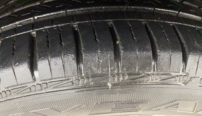 2019 Hyundai Grand i10 SPORTZ 1.2 KAPPA VTVT, Petrol, Manual, 27,503 km, Right Front Tyre Tread