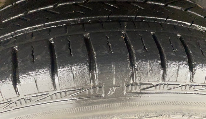 2019 Hyundai Grand i10 SPORTZ 1.2 KAPPA VTVT, Petrol, Manual, 27,503 km, Right Rear Tyre Tread