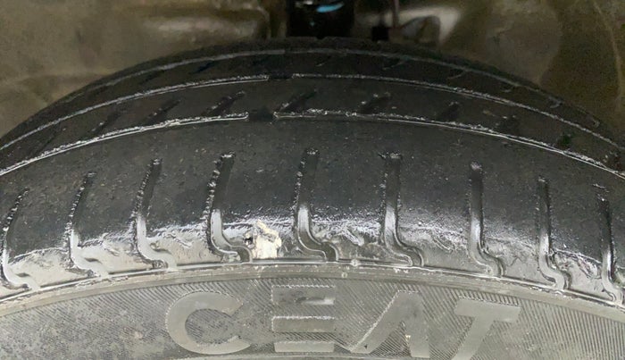 2014 Maruti Wagon R 1.0 VXI, Petrol, Manual, 98,390 km, Left Front Tyre Tread