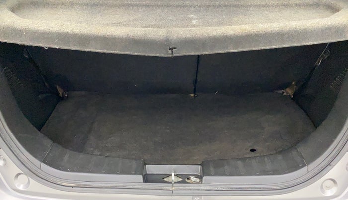 2014 Maruti Wagon R 1.0 VXI, Petrol, Manual, 98,390 km, Boot Inside