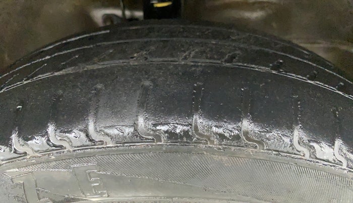 2014 Maruti Wagon R 1.0 VXI, Petrol, Manual, 98,390 km, Right Front Tyre Tread