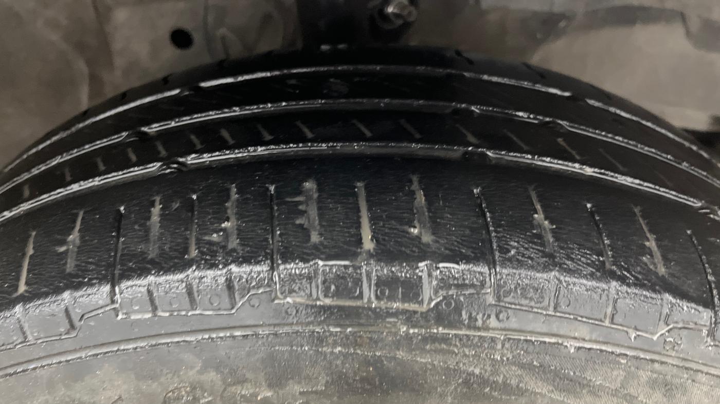 2015 Honda City 1.5L I-VTEC V MT, Petrol, Manual, 1,19,495 km, Right Front Tyre Tread