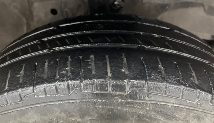 2015 Honda City 1.5L I-VTEC V MT, Petrol, Manual, 1,19,495 km, Right Front Tyre Tread