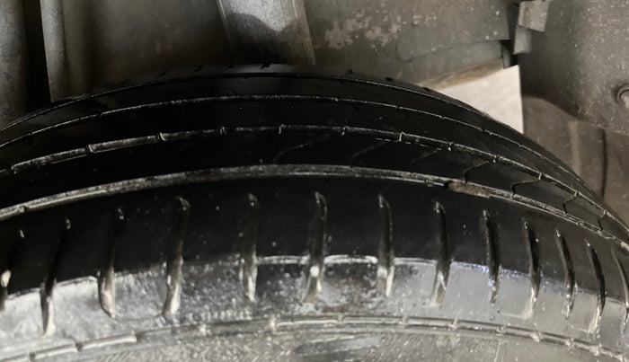 2015 Honda City 1.5L I-VTEC V MT, Petrol, Manual, 1,19,495 km, Left Rear Tyre Tread