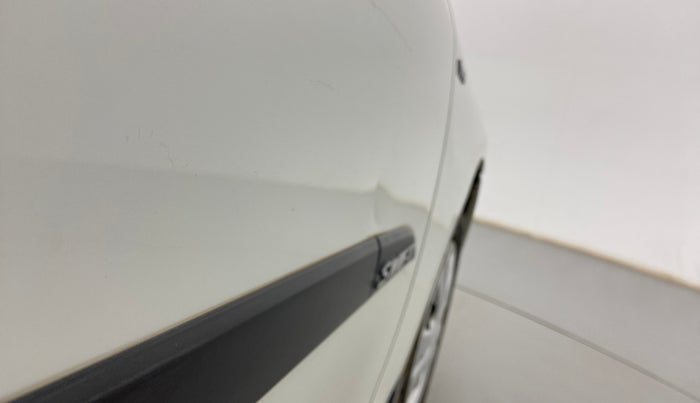 2013 Maruti Swift VXI, Petrol, Manual, 95,036 km, Driver-side door - Slightly dented